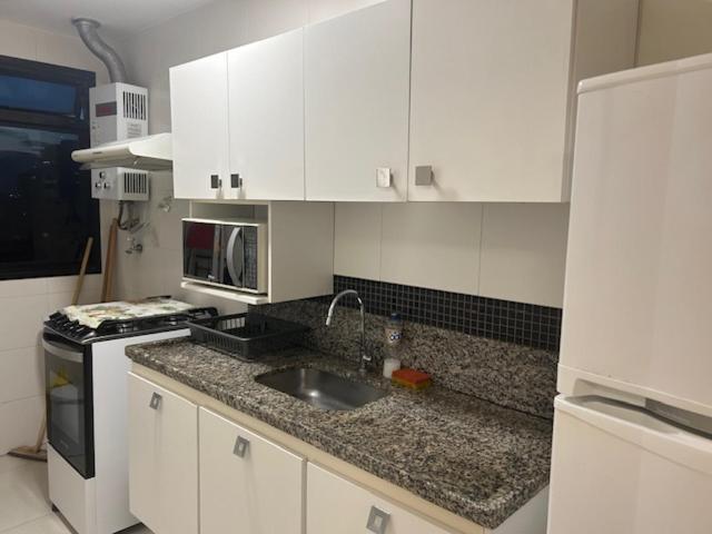 Lindo Apto No Barrabela, Todo Equipado, Com Arcondicionados Split Novos No Quarto E Na Sala, Limpissimo, Cheiroso, Novinho, Condominio Em Frente A Praia, Com Piscina Aquecida, Sauna, Quadra, Academia, Lavanderia, Salao De Beleza, Restaurantes, Mercad Rio de Janeiro Bagian luar foto