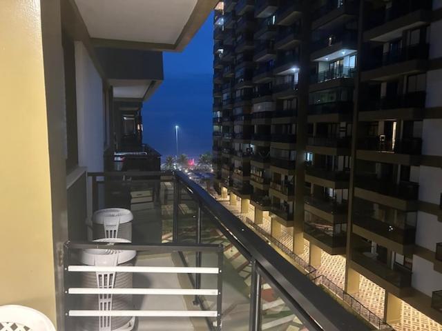 Lindo Apto No Barrabela, Todo Equipado, Com Arcondicionados Split Novos No Quarto E Na Sala, Limpissimo, Cheiroso, Novinho, Condominio Em Frente A Praia, Com Piscina Aquecida, Sauna, Quadra, Academia, Lavanderia, Salao De Beleza, Restaurantes, Mercad Rio de Janeiro Bagian luar foto